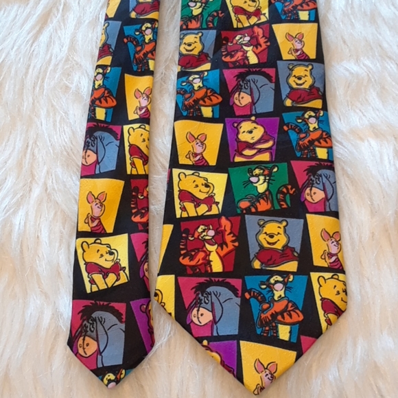 VINTAGE *POOH* WINNIE THE POOH NECKTIE 💚 - Picture 5 of 11